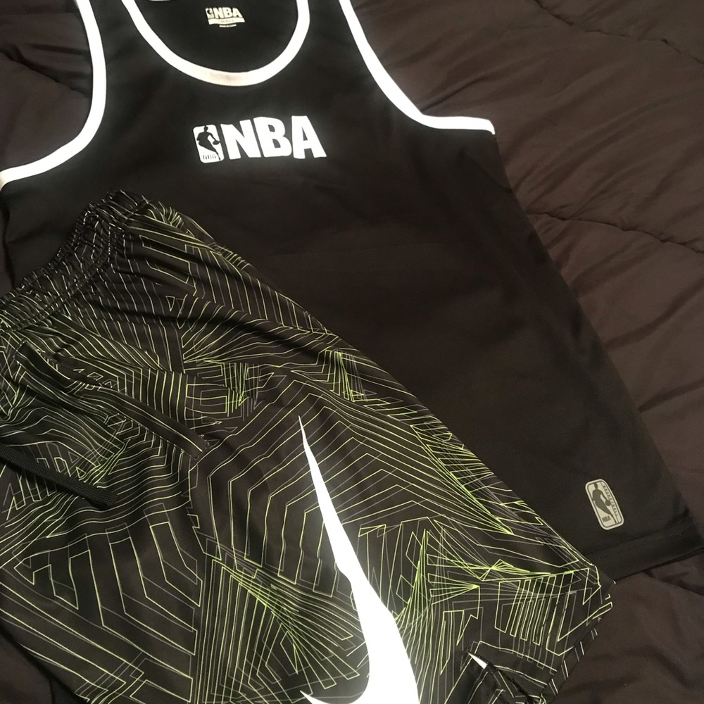 NIKE WORKOUT GEAR MENS SMALL SHIRT YOUTH XL SHORTS
